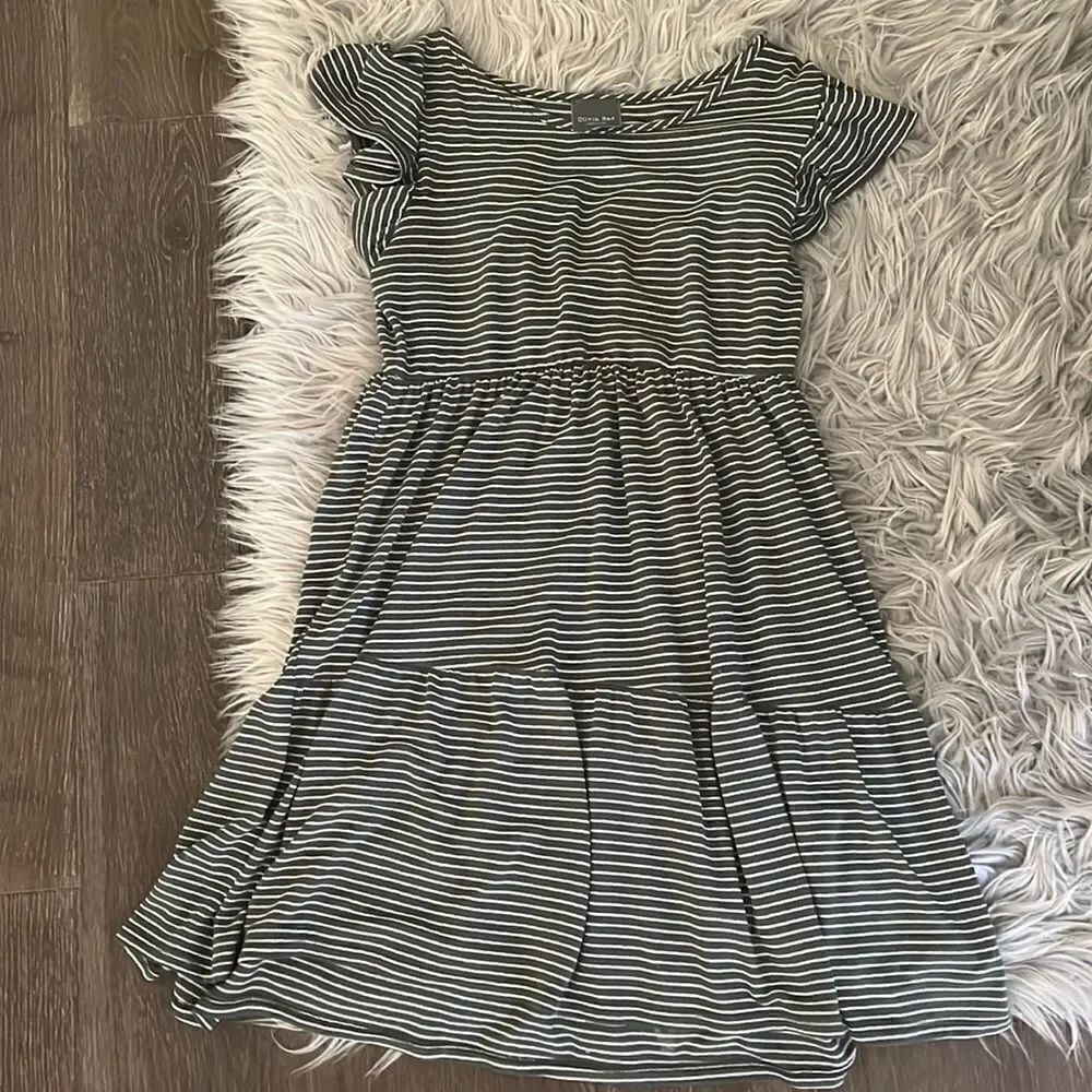 OliviaâRaeâgreenâandâwhiteâstripedâshirtâsleeveâdressâszâS